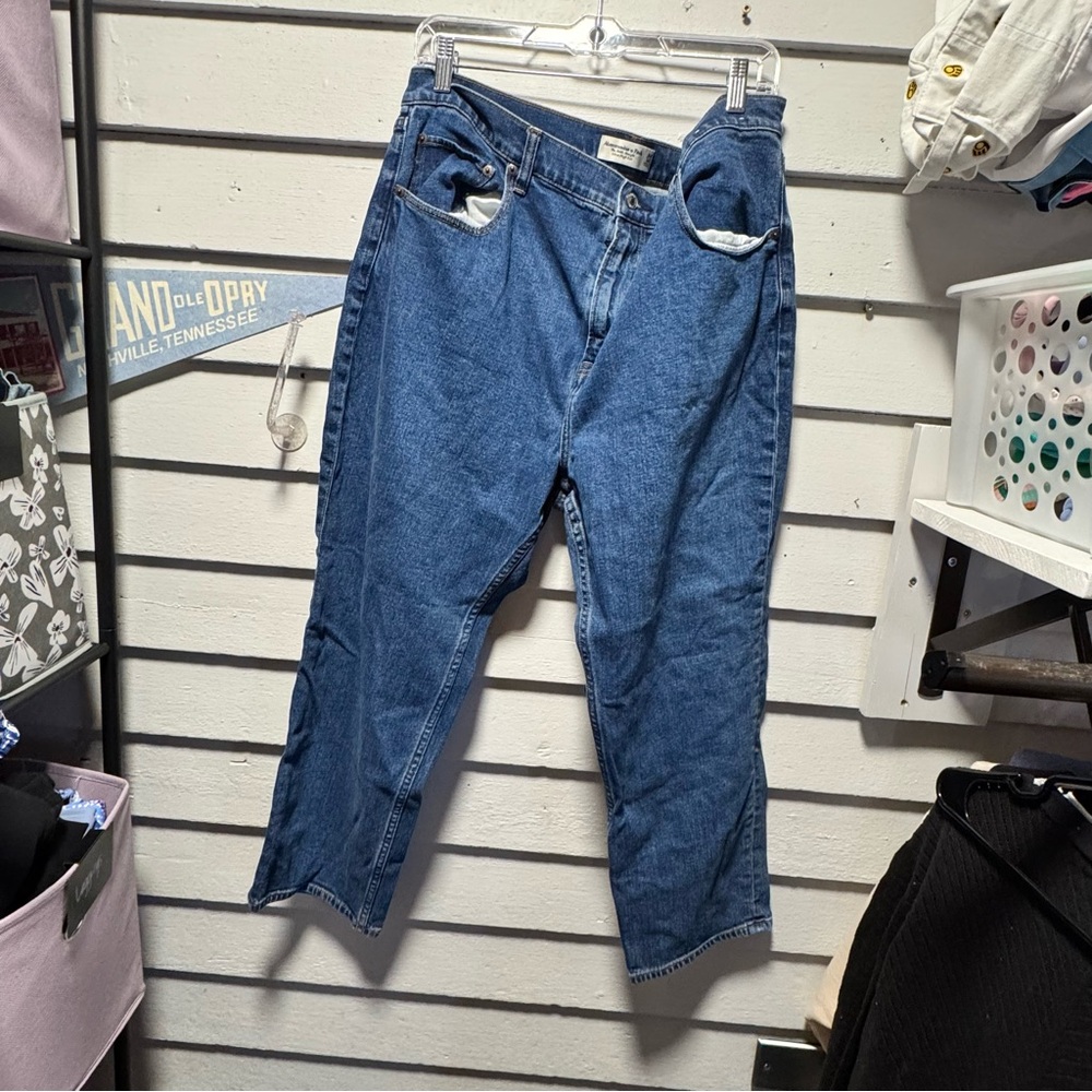NWOT Abercrombie & Fitch Women's Straight Leg Jeans - Medium Blue Denim